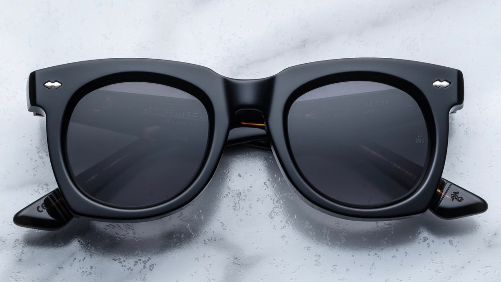 AVA-Noir 11 / Jet Gradient / Silver