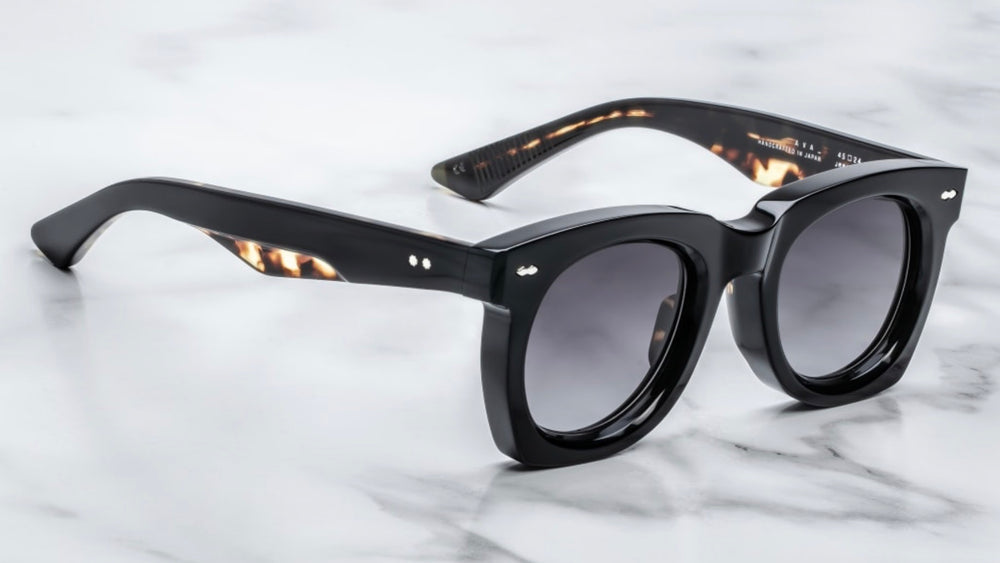 AVA-Noir 11 / Jet Gradient / Silver