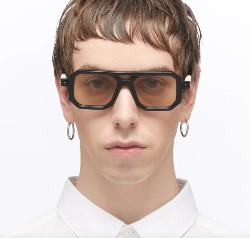 P8-BYB Black Shine / Ivory