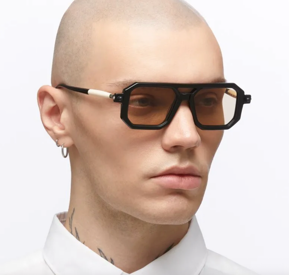 P8-BYB Black Shine / Ivory