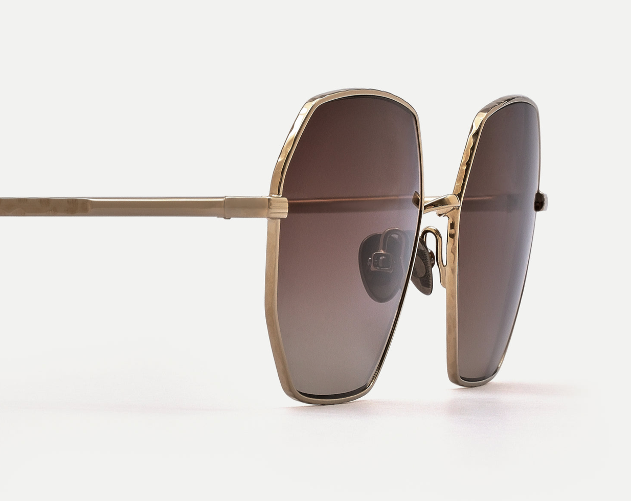 Ahlem Reaumur - Grey Gold | Eyeglasses | Black Optical display picture 3