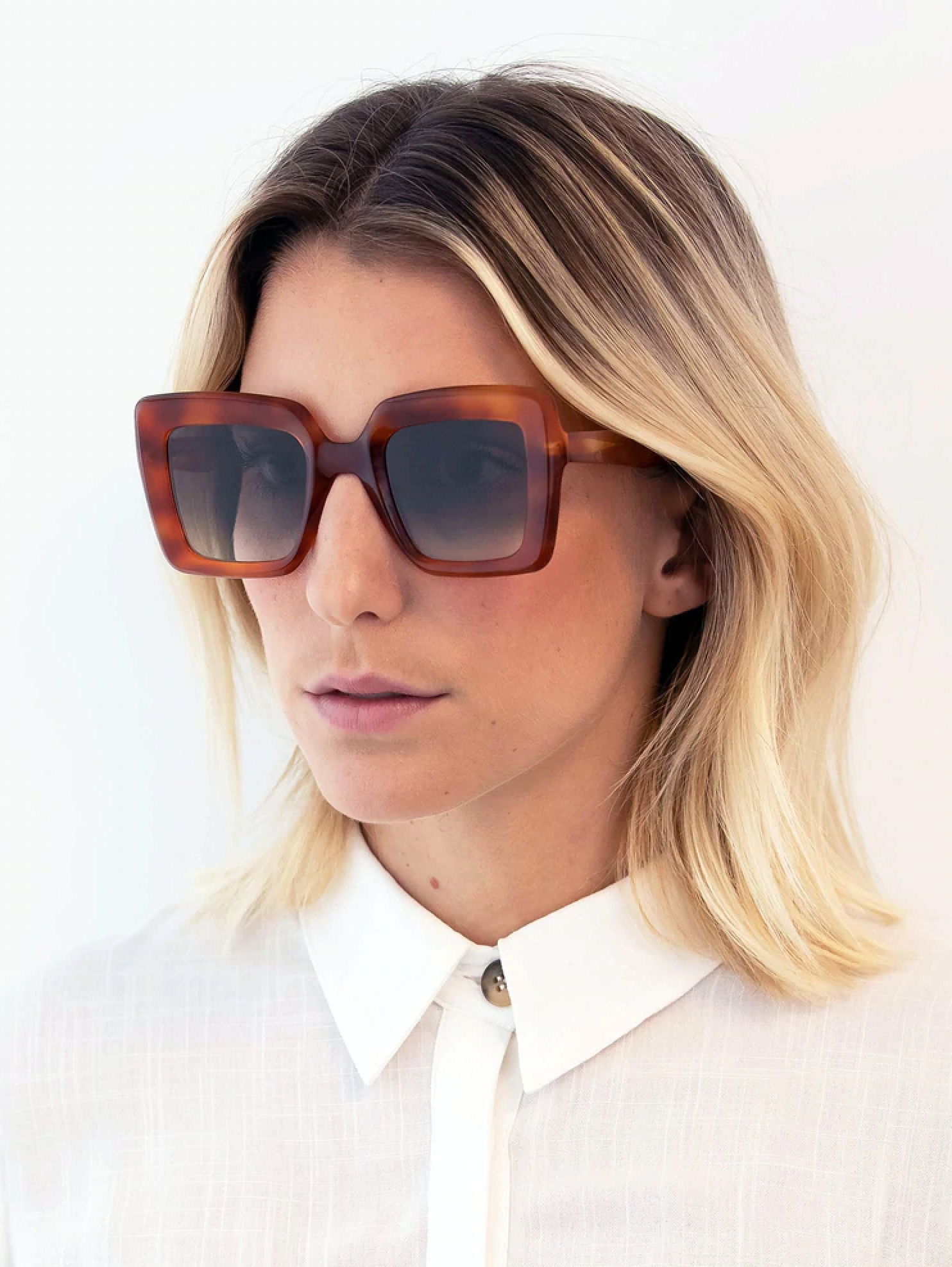 LAPIMA TERESA Sunglasses with Tan Case Sunglasses | Lapima Teresa - ALEXANDER DAAS main image 4
